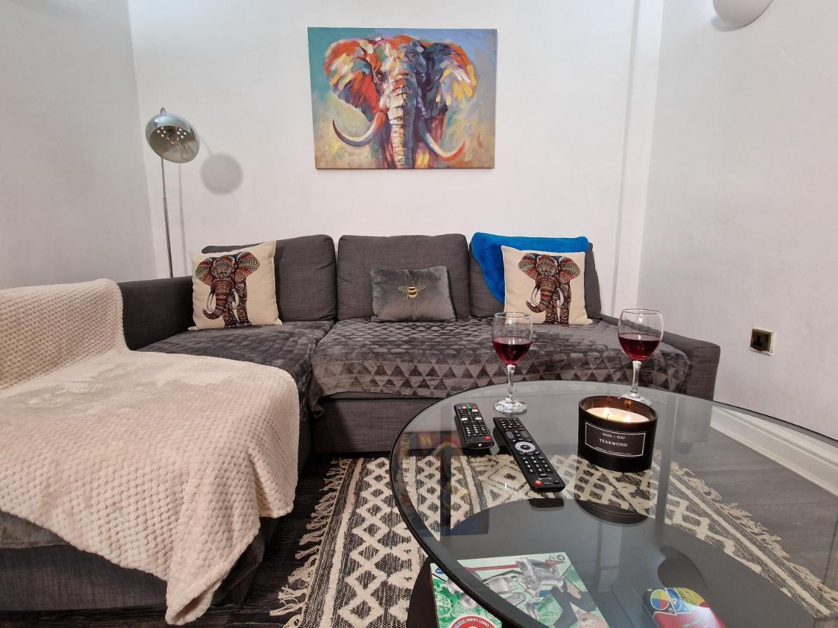 Spacious & Comfy Home- Very Close To Nec Birmingham ,Hs2 & Airport- Perfect For Contractors & Groups- Free Parking & Fast Wifi Marston Green Exterior foto